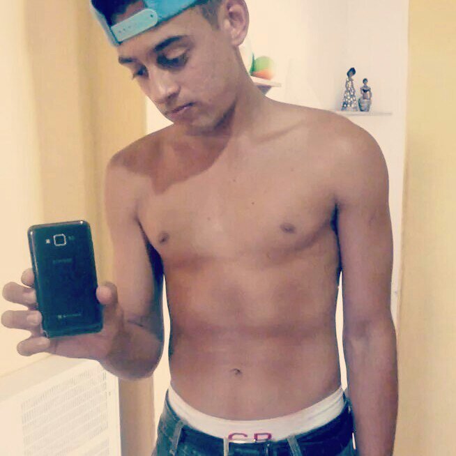 Prazer, que não me conhece eu sou bobo e às vezes um pouco chato também, mas acima de tudo, eu sou real em tudo que faço é o que digo. que saber mais? só segui.