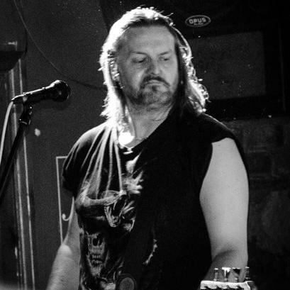 Bit of an all round Xbox & Ps3 Gamer. A keen Guitarist & Bassist. Currently in two Rock bands called Marauder & WhiteFake.  A photographer of all sorts!