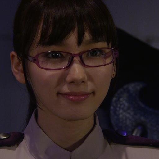 Official tech-girl for the Zyuden Sentai Kyoryuger, and Kyoryu Violet.