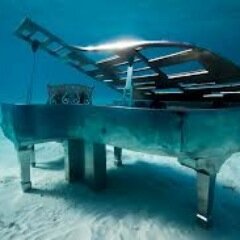 love @miamiheat, the piano, @thebandjustus