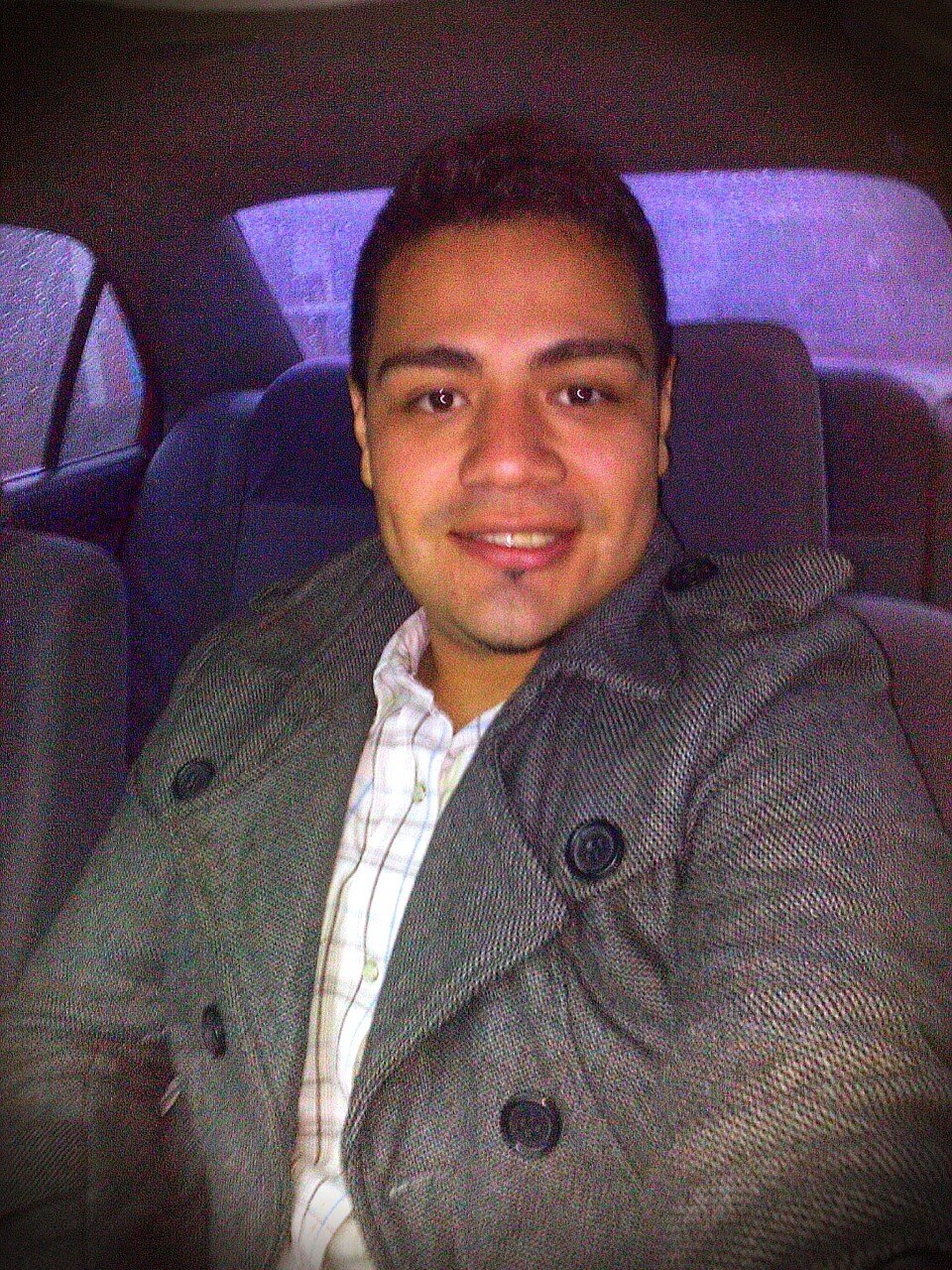 26 años, soltero, alegre, profesional, buena onda.