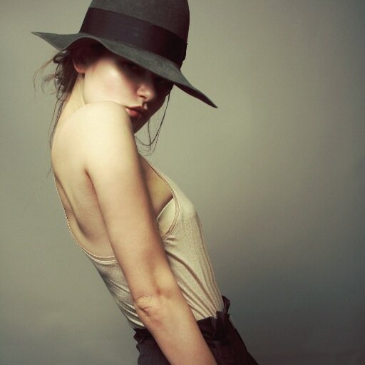 DeeFashionHouse's profile picture. A project of Passion-  Online Fashion Store with an experience between you and Fashion Designers