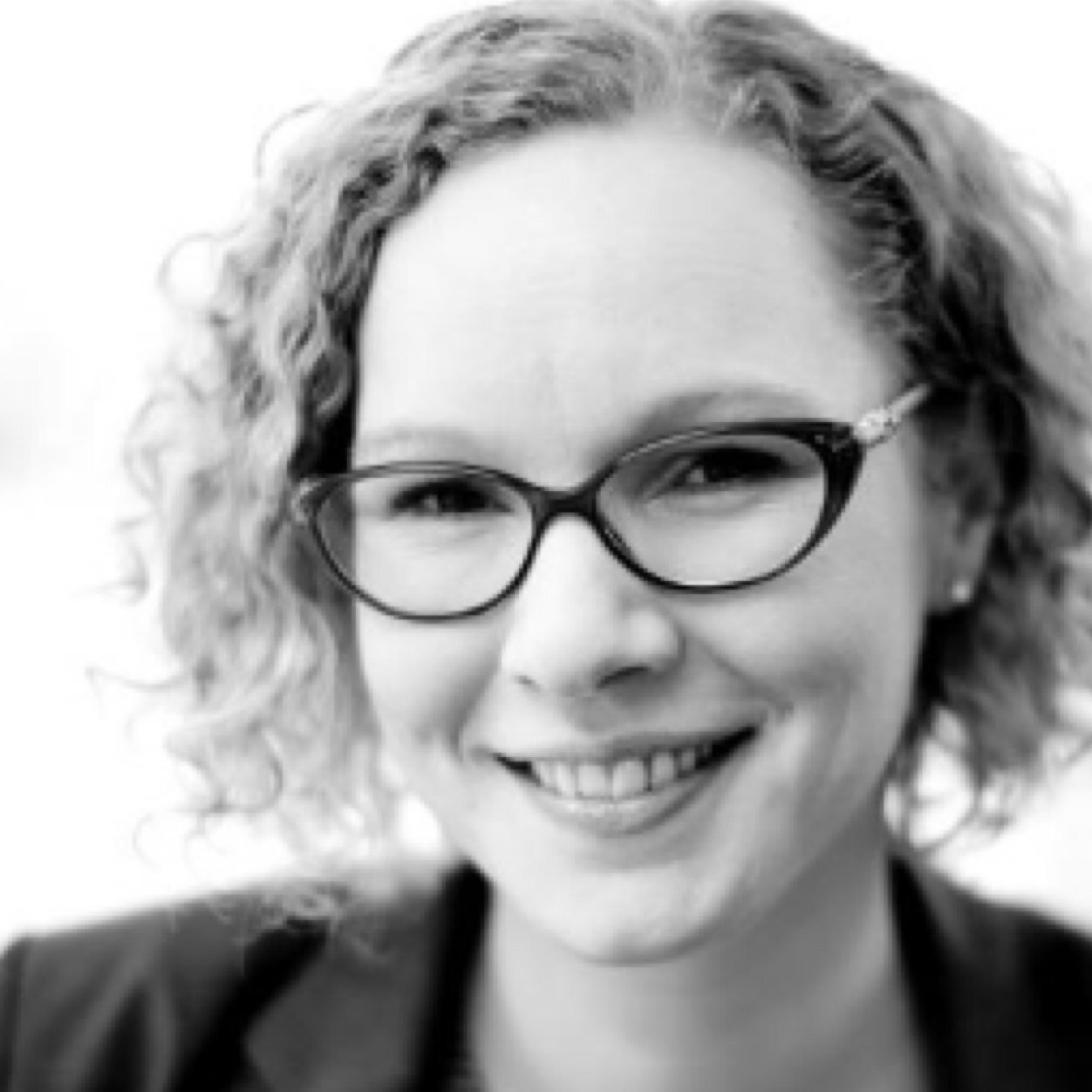 Ex journo. Returned expat. Digital and Social Media Marketeer. Tweeting bilingually at my own whimsy.