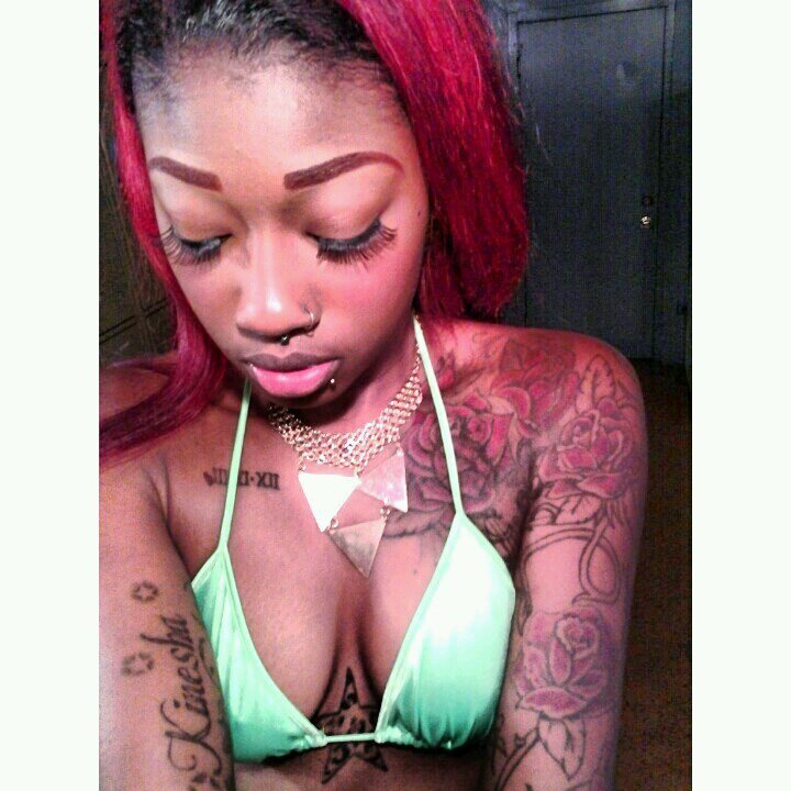 Aqe:20 #CancerIsMySiqn 
#SoHomo
status : single ♥
follow me on -IG: @damnriqhtimtatted
f*ck w/ none but the baddest my team - #LadyMagic that is !