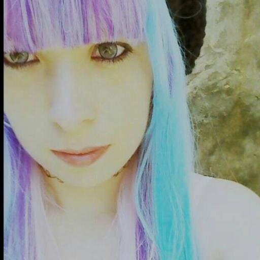 “Não me façam ser quem não sou. Não me convidem a ser igual, por que sinceramente sou diferente.”
