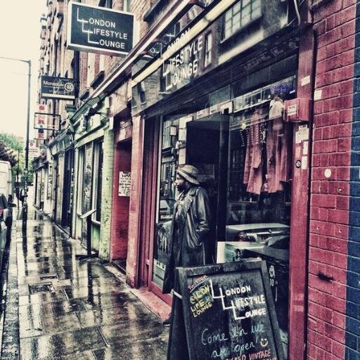 London Lifestyle Lounge is a collection of the best carefully handpicked vintage clothing and accessories from around the world.