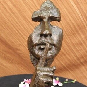 Established in 2007, Bronzioni is a gallery specializing in ancient and contemporary Bronze art.