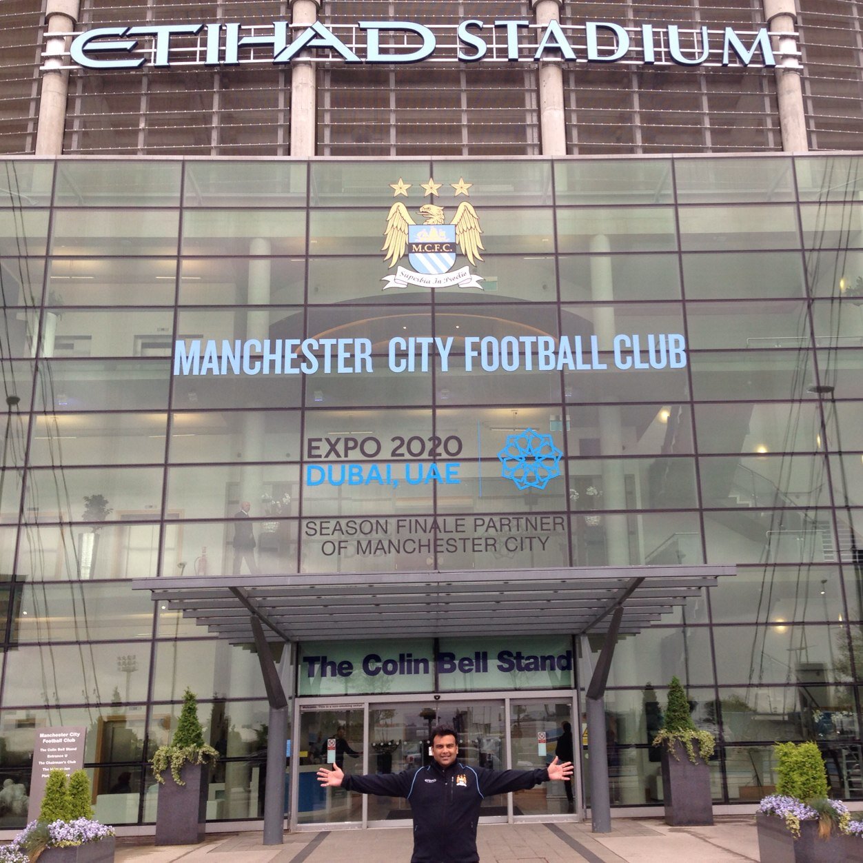 Digs the B2B cloud by day, world class sales strategist and one of the 48,000 fans at the Etihad to witness Manchester City lift the EPL 05/13/2012