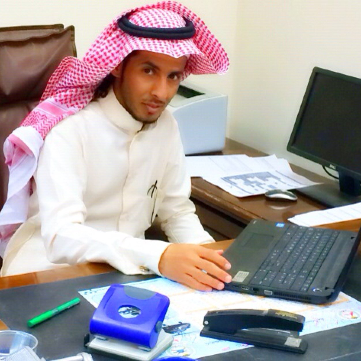 أسف .. فأنا مرتبط بما حلله الله عزوجل لي وغير قادر على معصيته بغير ذلك فأنه يوجد كتاباً لايغادر صغيرة ولاكبيره الا أحصاها ... السع ـودية •|•
