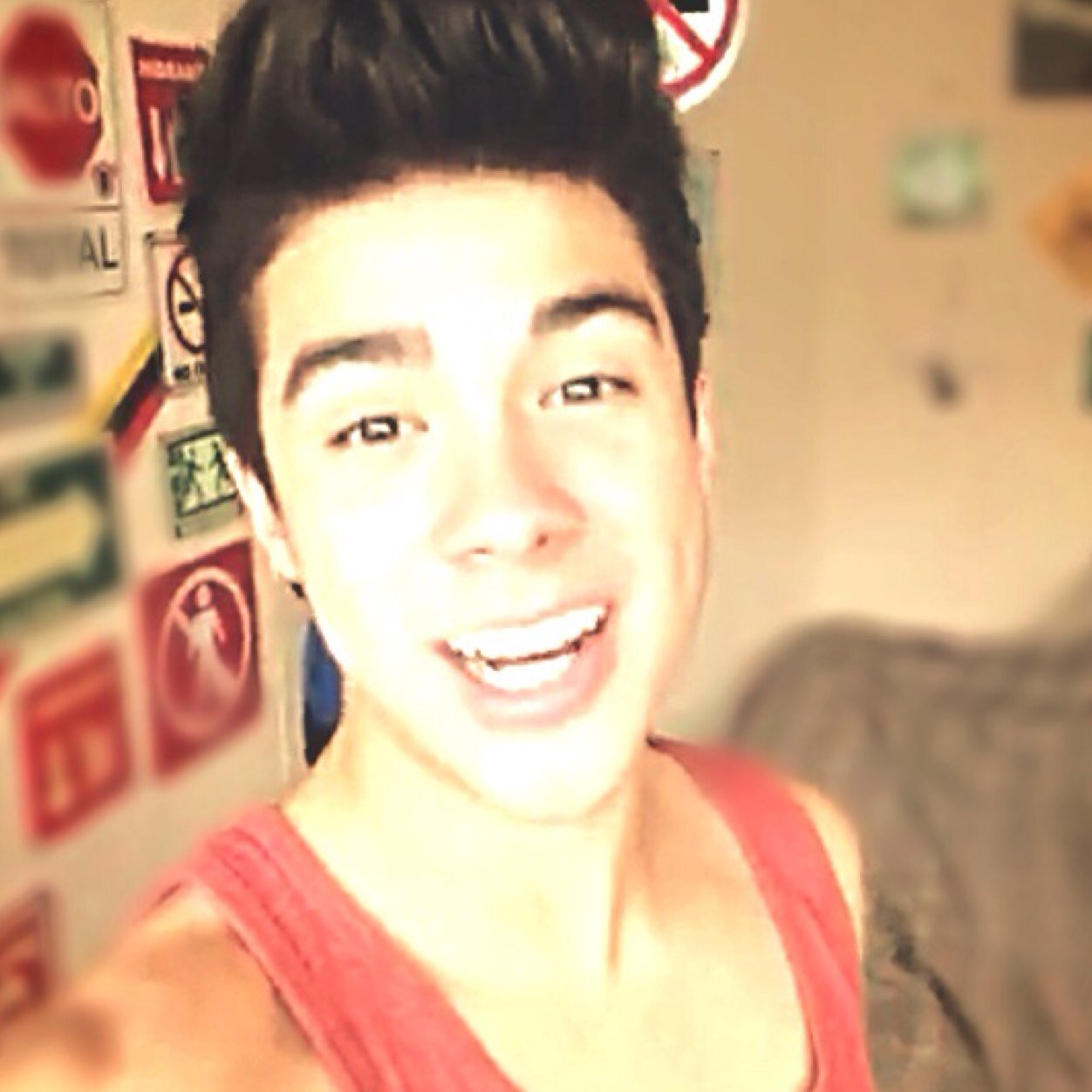 LalitaHipster's profile picture. ¿Quien este chico? Me pregunte en voz baja, yo no sabia que esa pregunta marcaria mi vida ni mucho menos ese chico Mario Alberto Bautista Gil Bautister.