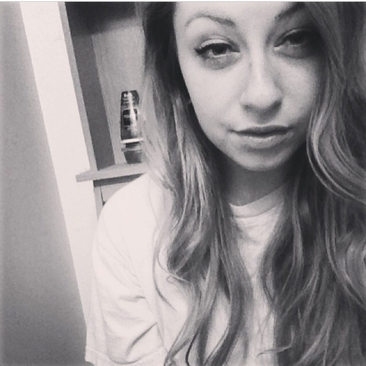 ashelyb1250's profile picture. I Dont Trust Hoes Or Niggs's ✌️