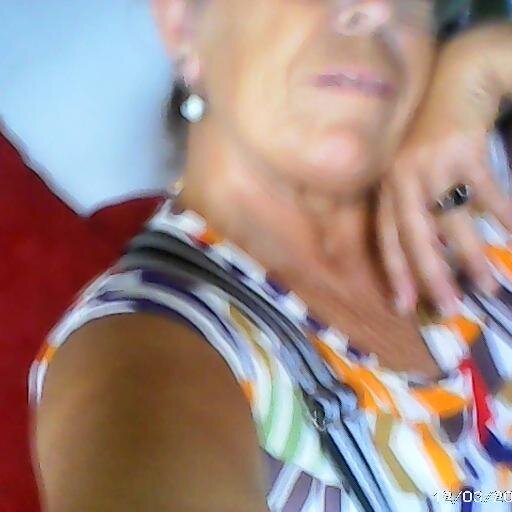 A felicidade não depende
de grandes alegrias,
mas da variedade de muitos
e pequenos momentos
felizes que colhemos
ao longo da vida.