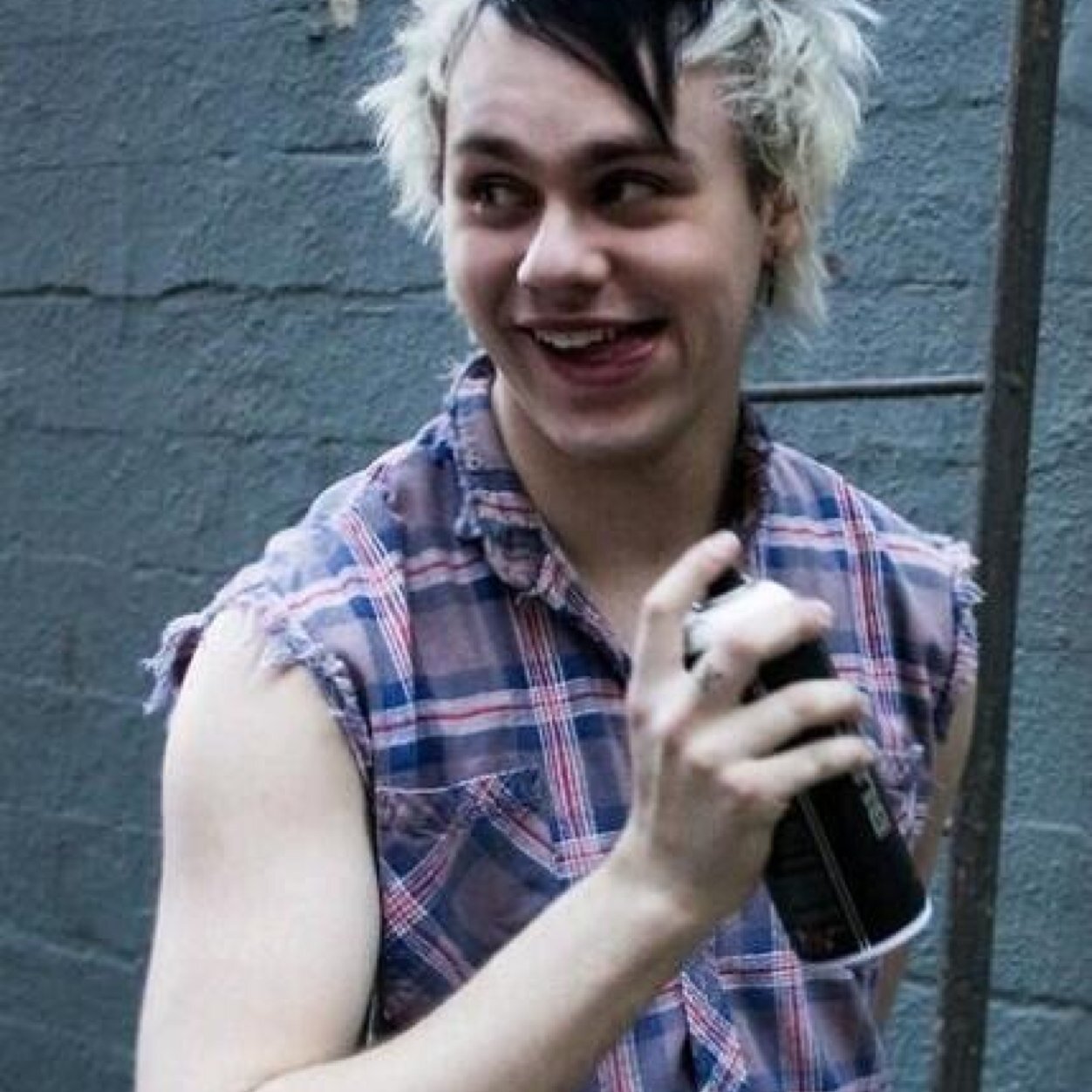 Just follow @yohohemmo