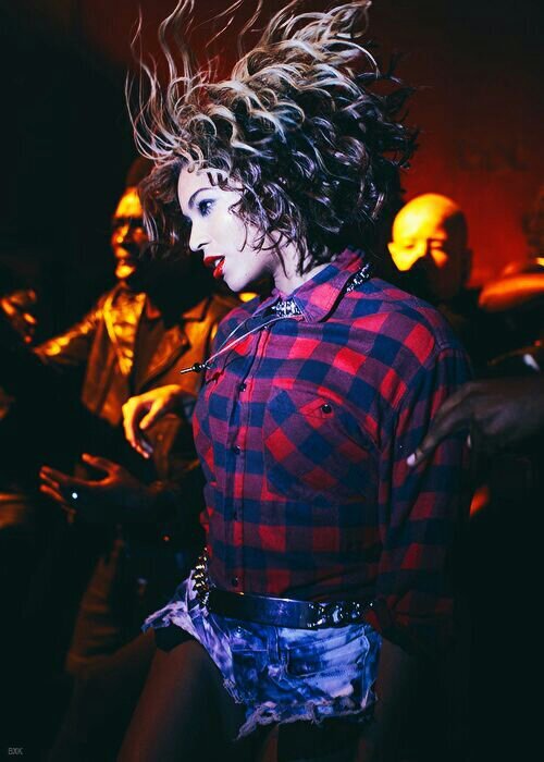 Beyonce I love you too and a great singer hope someday you'll follow me hand you love you love @beyonce