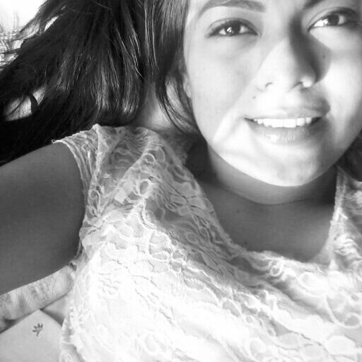 Ella va y viene como el viento, solo disfruta del momento. #Ellanosequiereenamorar