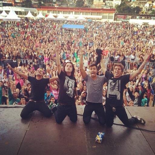 Fco dedicado a @pelanzarestart @pelurestart @kobarestart e @thomasrestart  ,amor incondicional e eterno  !!  
Dona : @almeidapathy