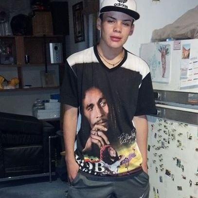 -Con defectos y virtudes , con la humildad en la mente y el autoestima en las nubes♪