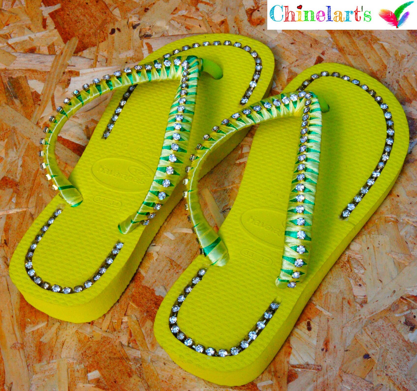 Lindos chinelos personalizados, confiram! 
Entrega disponível para todo o Brasil.
Contatos através da nossa loja virtual!