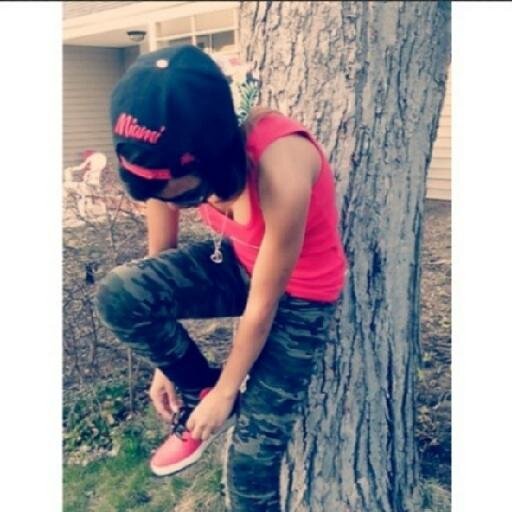 Wassupppp its Cachey Taylor! i do hauls for streetwear brands! hmu!  sooclichetaylor@gmail.com