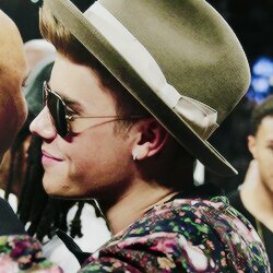 Gordas fans de Justin Bieber . Grupo de Beliebers/ #teamStapStap . Si sos piola seguinos.