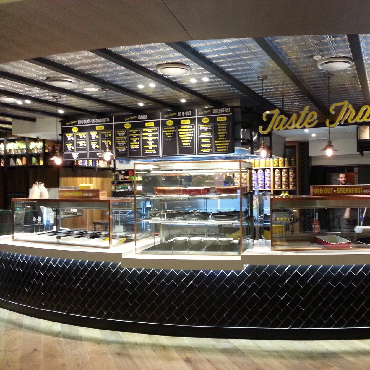 TasteTraders's profile picture. Healthy and Fresh with the famous In n Out Bar! Come in and see us at Darling Park Sussex St, or if you work for Qantas, come see us at the Mascot HQ!