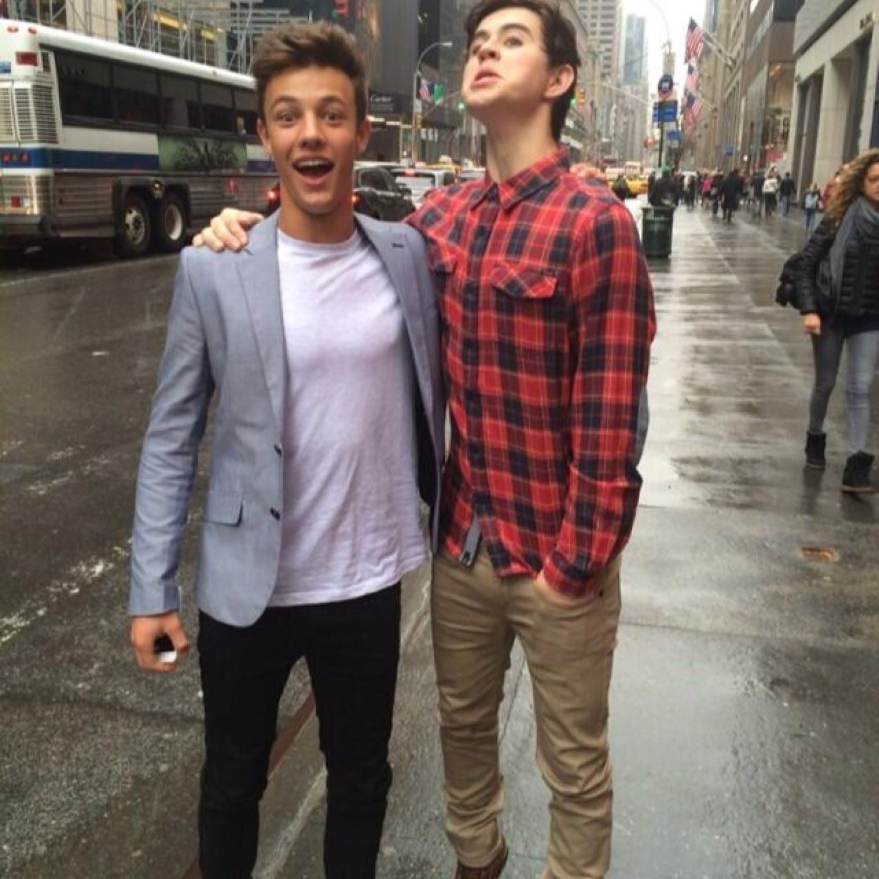 cashh_moneyy's profile picture. FOLLOW @camssmilee HELP HER GET TO 5k!!!!!!❤️❤️❤️IT WOULD MEAN SO MUCH TO HER she follows back