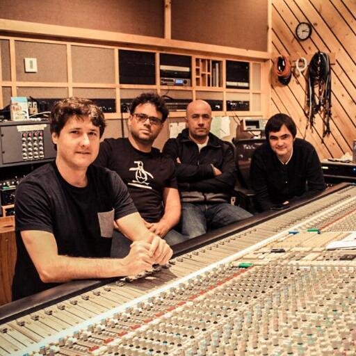 Fã Clube homenagem ao @skank: @samuelrosa @ahportugal 🎸🎹#haroldoferretti & #lelozanetti🎵🎤Fundado em Julho de 2004.  E-mail: skankforeverfanclub@hotmail.com