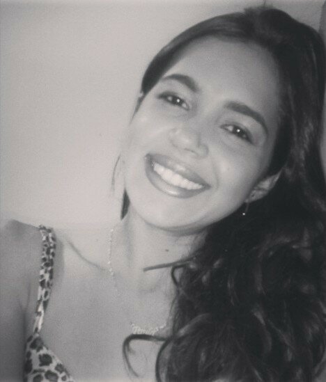 Uma garota cheia de sonhos e objetivos na vida....
Nαo sou perfeitα, assim como você tαmbém nαo é!
Eu sou αssim, tenho meus defeitos....