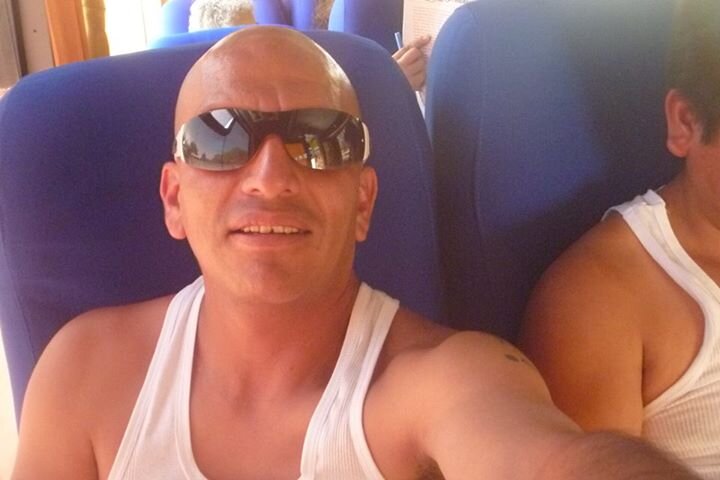 hola  a todos ...la vida hay que vivirla al máximo en todos los aspectos en el trabajo con los amigos y sobre todo con la familia la familia es primero......