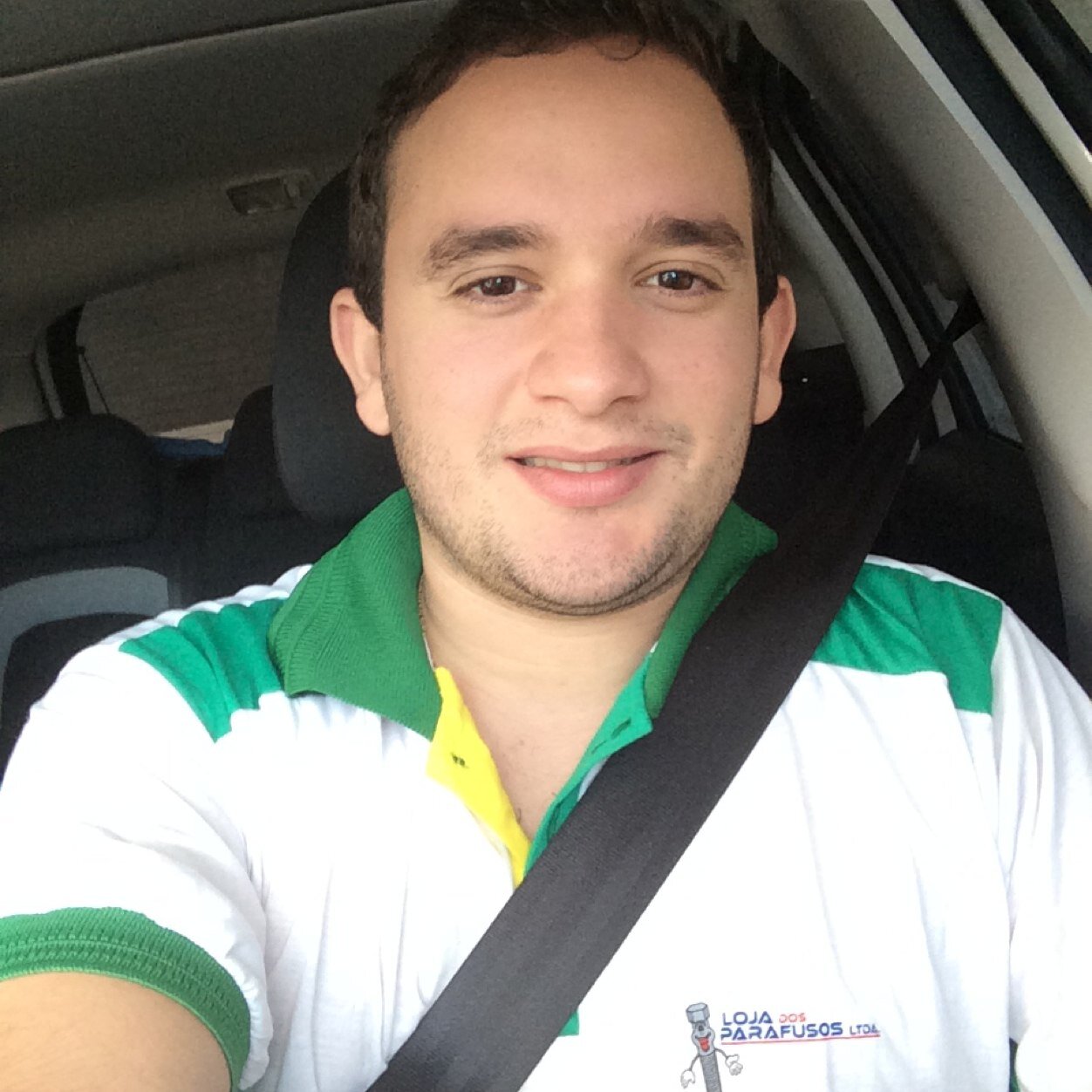 Alguns dizem que sou muito serio. Apenas sou uma pessoa verdadeira, não vou ser hipócrita e ficar sorrindo pra quem não merece o meu sorriso. Administrador.