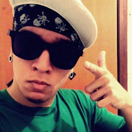 Oi, pode seguir a conta pessoal do meu namorado @lucas_lira flw