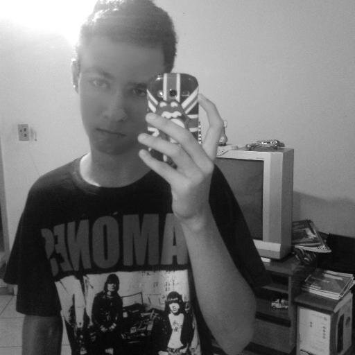 Seja você mesmo, aquele que tenta agradar aos outros morre cheio de arrependimentos... -Metallica