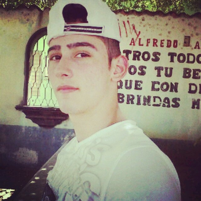 A mi no me preocupa morirme, me preocupa no ser feliz mientras viva ;) Soy un fiestero empedernido y  amante de los deportes..