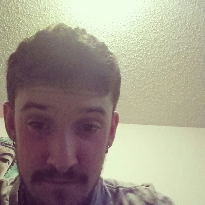 20, male, love sports, music and life!!