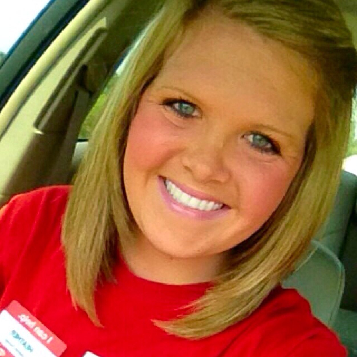 Name is Heather Brazell. 19 years of age! Love you have fun and meet new people ✌️