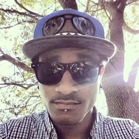 Just a cool laid back young intellectual gentlemen with ambition. Living life, making something out of nothing. Follow and I'll follow back!! #TeamFL®