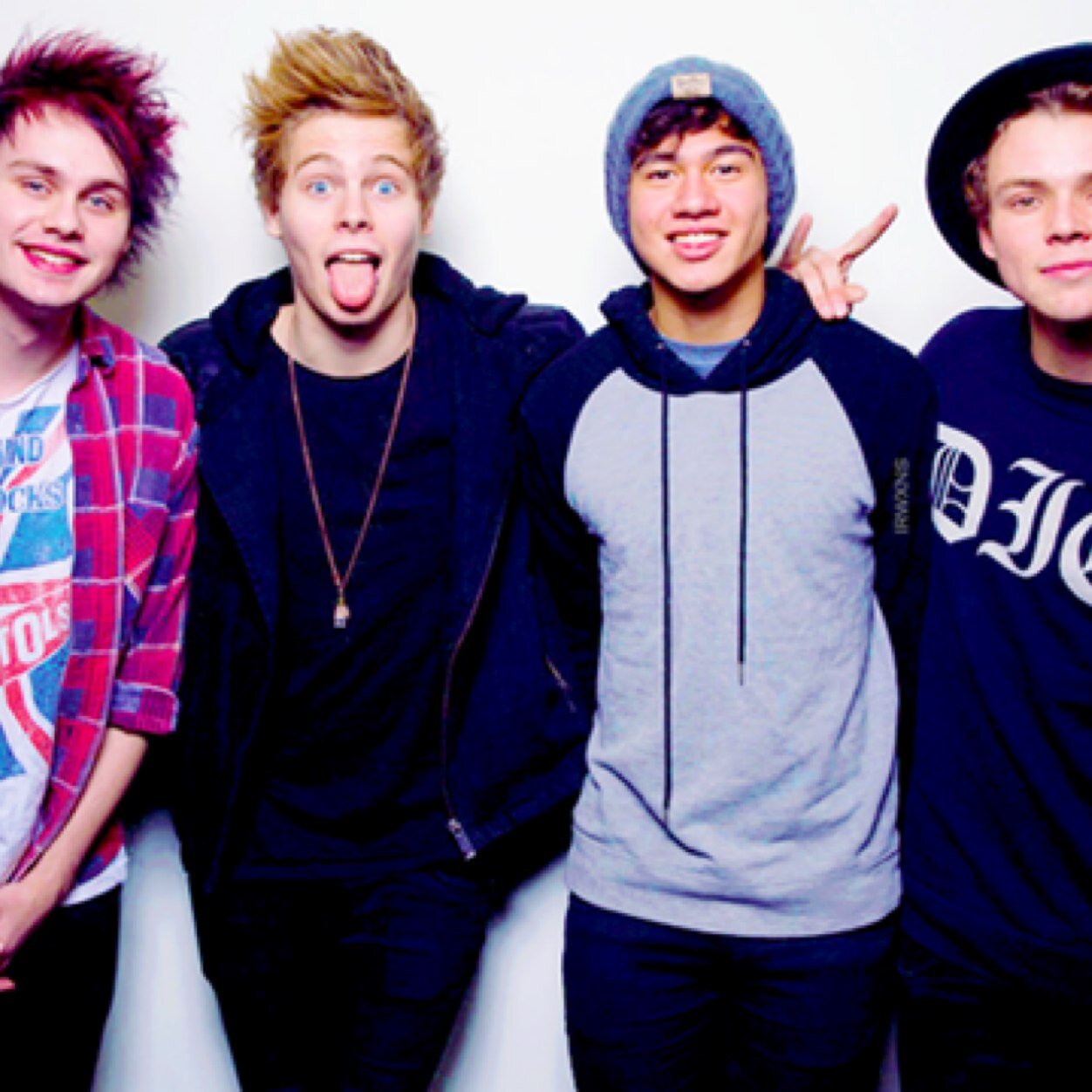 'Real Bands Save Fans' ❤️ 5 Seconds Of Summer ❤️ ❤️ Luke Hemmings ❤️ ❤️ Ashton Irwin ❤️ ❤️ Michael Clifford ❤️ ❤️ Calum Hood ❤️
