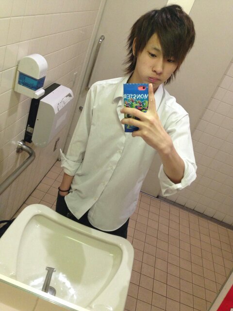 ツイキャス垢でーす。基本はパズドラ実況、髪盛りひまキャスやってまーす(。・_・。)みなさんできれば見に来てください！！パズドラ垢はこちら→@0220Acid。本垢→@Yuuta220