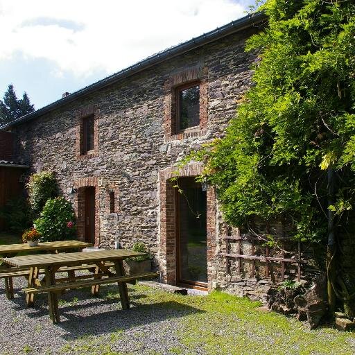 #MaisonHautFays en #HoeveLouette, 2 mooie en zeer verschillende #vakantiehuizen gelegen in hartje natuur. Hier tweet ik aanbiedingen en actuele #ARDENNEN info