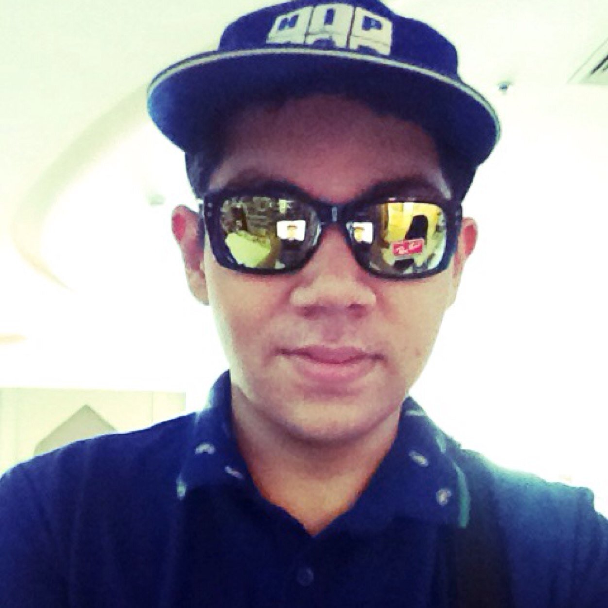 19 yrs old. Loves playing football, surfin on the net, hanging out with buddies, & enjoys hearing music.