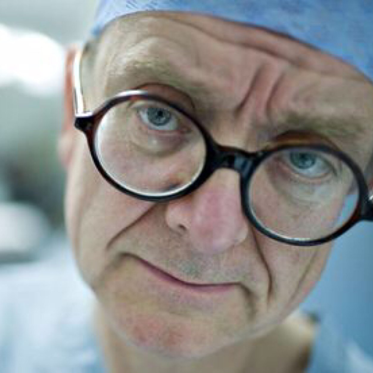 Neurosurgeon.Working in Ukraine for 30 years. Three best sellers - Do No Harm, Admissions, And Finally, about life as a brain surgeon and then cancer patient.
