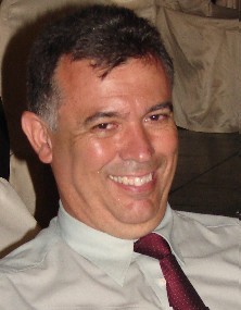Administrador, MBA em Planejamento e Gestão Estratégica, Mestre em Desenvolvimento Local.