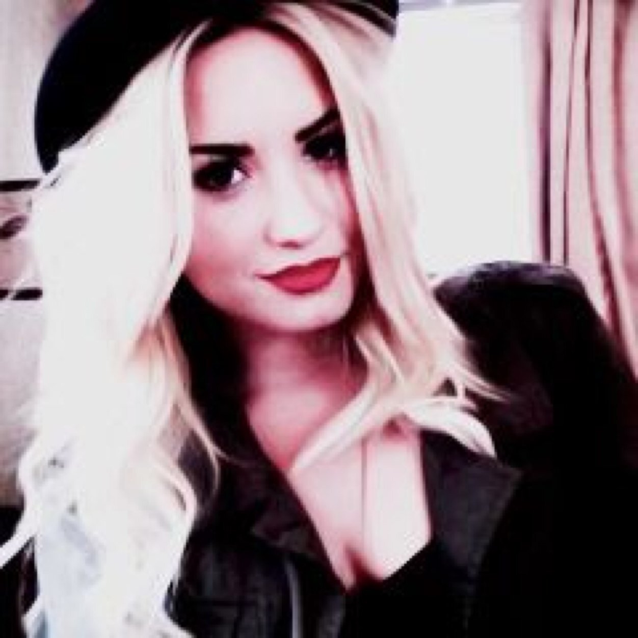 I like girls. Demi lovato is better than you..