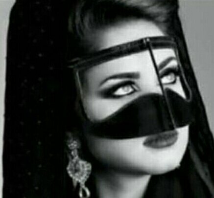 ‏لا تضيع وقتك في محاولة إرضاء الآخرين، حتى لا تعيش حياتك على طريقتهم !
