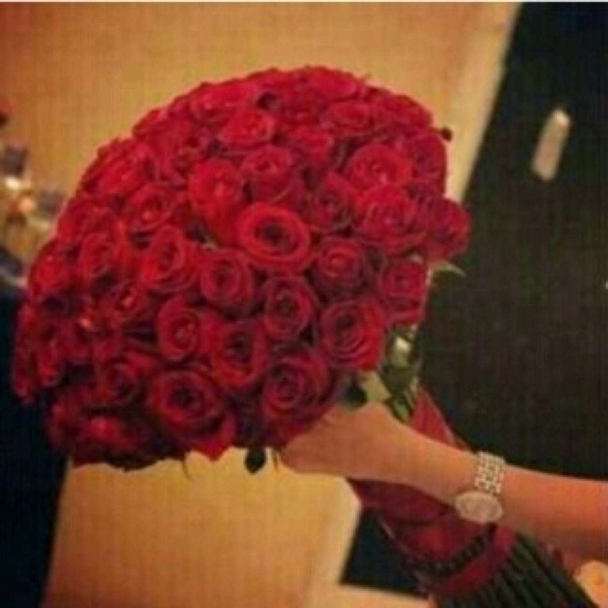 بـين الـحلم والأمـنية ؛ لا يـحدث إلا مَاكتبه الله لَنا ♡
