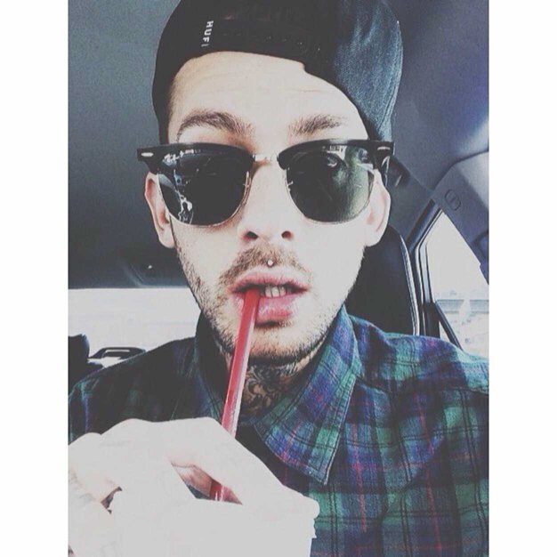 hello this is a free follow from @NovellisCactus so follow her if you want!! Have a gd day !
