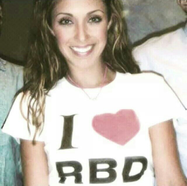 ´´não sou perfeita nem mágica mas eu tenho um coração que ama todos vocês´´