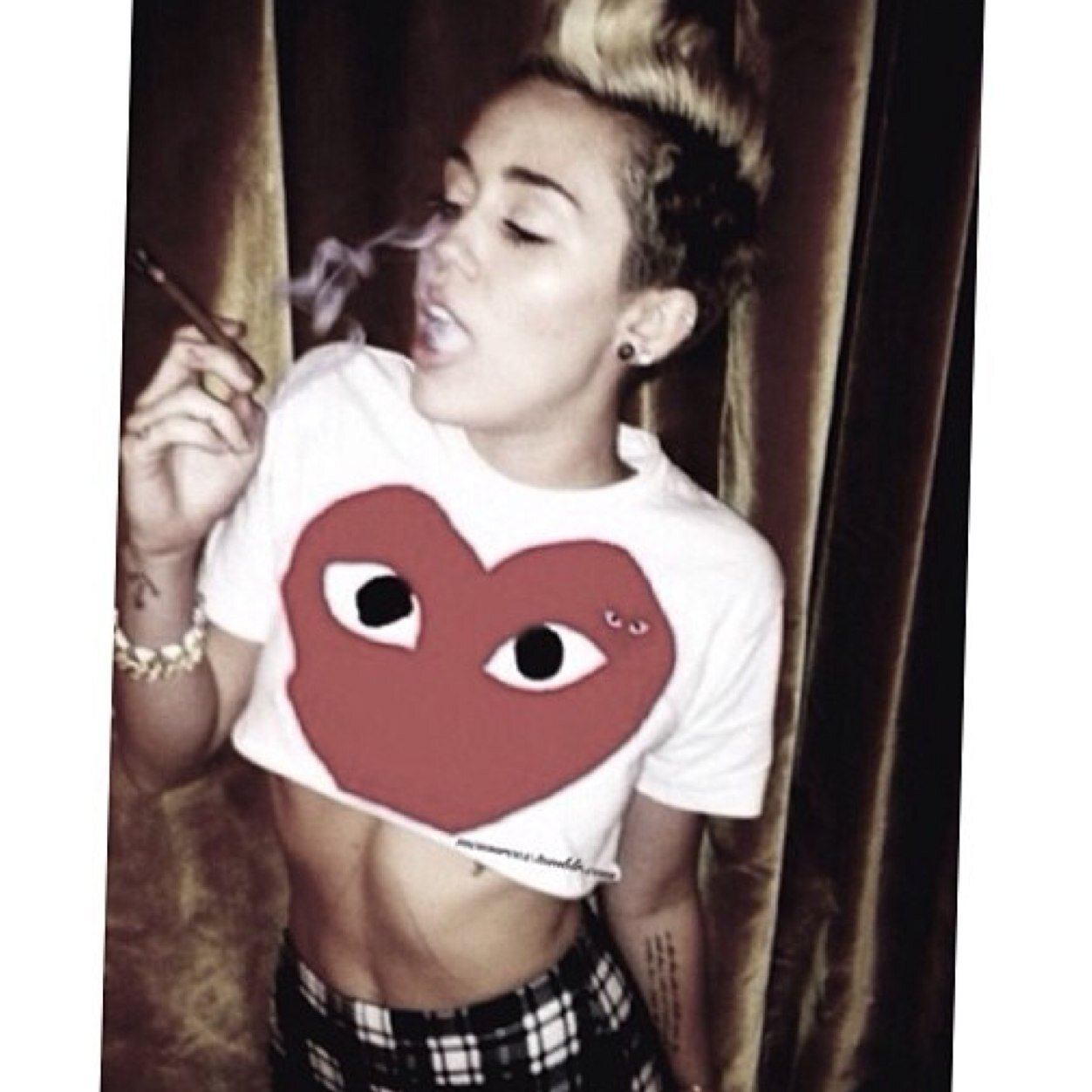itsplanetmiley's profile picture. #BANGERZ - LOVE MONEY PARTY SMILERRRR! MILEY IS QUEEN, SHE STOLE MY GLASSES