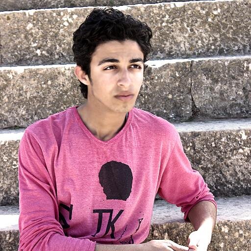 born August 28, 17 years ................... football player.... Dancer ; Singer ; Song writer an MJ fan ......nd for ever !!!!!!!