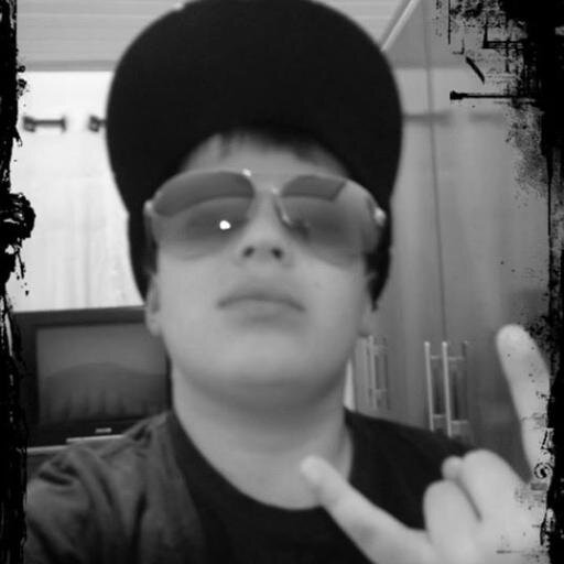 gosto muito de rock,futebol,gosto de fazer fulia obedeço meus pais e gosto muito deles
